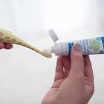 Dr. Brown's Infant-to-Toddler Training Toothbrush Set with Fluoride-Free Baby Toothpaste, Strawberry - Giraffe - 1.4oz - 0-3 years - Image 4