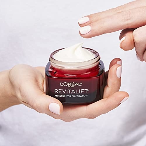 L'Oreal Paris Revitalift Triple Power Anti-Aging Face Moisturizer, Pro Retinol, Hyaluronic Acid & Vitamin C, Reduce Wrinkles 1.7 Oz - Image 5