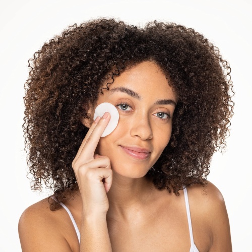 Neutrogena Oil-Free Liquid Eye Makeup Remover, Residue-Free, Non-Greasy, Gentle & Skin-Soothing Solution with Aloe & Cucumber Extract for Waterproof Mascara, 5.5 fl. oz - Image 4